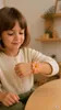 Holz-Armbanduhr für Kinder, Blumendesign– Lernuhr mit Produktbild-Vorschau 5