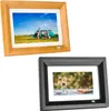 Two digital photo frames, one with a wooden frame and another with a black frame, are displayed against a white background. Anteprima dell’immagine prodotto