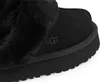 Close-up of a black UGG slipper. Anteprima dell’immagine prodotto
