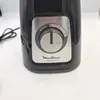 Close-up of the control panel of a black blender. Voir les images du produit