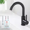 A black faucet is shown on a white countertop, with an inset diagram illustrating its connection to a water heater. Produktbild-Vorschau