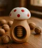 Schiaccianoci in legno bianco, fatto a mano in Polonia, Anteprima dell’immagine prodotto 2