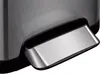 A close-up view of the pedal mechanism of a stainless steel trash can. Produktbild-Vorschau
