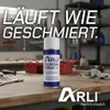 A can of Arli Silikon Spray is placed on a wooden workbench in a workshop setting, with tools and equipment in the background. Produktbild-Vorschau