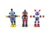 Three wooden robot toys are standing side-by-side against a white background. Voir les images du produit