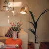 Lindby Bogenstehlampe Moisia, messingfarben, Metall, 148 cm Produktbild-Vorschau 7