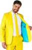 A man wearing a yellow suit, white shirt, and yellow tie, with the suit jacket open to reveal a blue lining. Náhled obrázku produktu