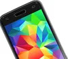 Close-up of the top portion of a smartphone with a colorful, geometric wallpaper displayed on the screen. Produktbild-Vorschau