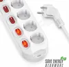 A white power strip with multiple outlets and illuminated red switches, along with a white power plug and cord, is shown against a white background. Text and a logo are present in the lower right corner. Anteprima dell’immagine prodotto