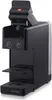 A studio shot of a black Illy coffee machine. Voir les images du produit