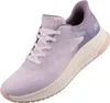 Das Bild zeigt einen violetten Freizeitschuh der von der Seite betrachtet wird. Der Schuh hat eine sportliche Silhouette und ist mit verschiedenen Texturen und Details gestaltet. Produktbild-Vorschau