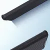 Two close-up shots of a black phone case with a textured grip pattern. Anteprima dell’immagine prodotto