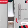 A close-up view of a silver door handle and lock mechanism on a white door, with an arrow indicating movement. Produktbild-Vorschau