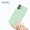 A hand holding a light green phone case. Produktbild-Vorschau