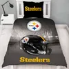 A Pittsburgh Steelers themed bedding set with a pillow and duvet cover displayed on a bed. Produktbild-Vorschau