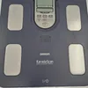 A top-down view of an Omron Karada Scan body composition monitor. Podgląd zdjęcia produktu