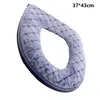 A fluffy toilet seat cover on a white background. Produktbild-Vorschau