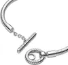 A close-up shot of a silver bracelet clasp. Náhled obrázku produktu
