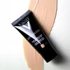 A tube of Vichy Dermablend foundation is shown on a white and beige background with swatches of foundation. Podgląd zdjęcia produktu