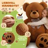A girl hugging a large teddy bear, with various close-up shots and text highlighting product features. Anteprima dell’immagine prodotto