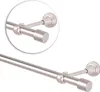 A close-up view of a metal curtain rod with its mounting bracket and end cap. Anteprima dell’immagine prodotto