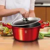 A person is holding the lid of a red pot on a wooden table, with a salad in a glass bowl to the left and vegetables on a cutting board to the right. Produktbild-Vorschau