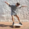 leg&go Planche d’équilibre en bois avec rouleau de liège , Voir les images du produit 3