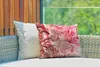 MuchoWow® Outdoor Kissen - Draufsicht auf einen Strauß rosa Produktbild-Vorschau 3