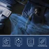 A man sleeping in bed with a cool air flow effect emanating from a device on the floor. Produktbild-Vorschau