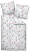 A flat lay of a floral patterned duvet cover and pillowcases. Voir les images du produit