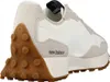A close-up rear view of a New Balance sneaker. Anteprima dell’immagine prodotto