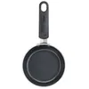 A top-down view of a small frying pan with a black handle. Voir les images du produit