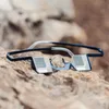 Sicherungsbrille "Classic" von YY Vertical; blau mit transparenten Gläsern; auf einem Felsen platziert. Produktbild-Vorschau