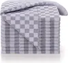 A stack of folded checkered kitchen towels. Anteprima dell’immagine prodotto