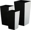 Three black and white planters of varying sizes are arranged diagonally on a white background. Anteprima dell’immagine prodotto