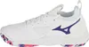 A side view of a single white volleyball shoe with purple branding. Anteprima dell’immagine prodotto