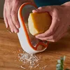 Ručné strúhadlo FISKARS s nádobou FF 17,7 cm Náhľad obrázku produktu 3