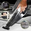 A hand is holding a cordless vacuum cleaner and cleaning a car seat. Inset circles show a chair and a sofa being cleaned. Anteprima dell’immagine prodotto