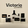 A collection of kitchen appliances displayed on tiered platforms. Produktbild-Vorschau