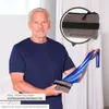A man is holding a blue resistance band, with a close-up inset of a gray storage pouch for the band. Produktbild-Vorschau