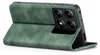 A green flip case for a smartphone is shown open, revealing the phone's camera module. Produktbild-Vorschau