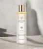 A bottle of toner is placed on a surface with a shadow cast behind it. Anteprima dell’immagine prodotto