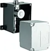 A black and silver urinal flush valve assembly with a separate gray protective cover. Produktbild-Vorschau