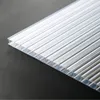 A close-up, angled view of a multi-wall polycarbonate sheet with a dark background. Voir les images du produit