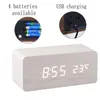 A digital alarm clock with a wood-like finish is shown, with inset images highlighting its battery and USB charging capabilities. Produktbild-Vorschau