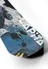 Close-up of a snowboard with a graphic design. Voir les images du produit