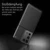A black smartphone case with a carbon fiber texture is shown at an angle against a black background. Text describing the product's shock absorption is on the left. Voir les images du produit