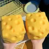 Gelber Käse-Quetschball – Stressabbau-Käsewürfel-Fidget-Toy Produktbild-Vorschau 3
