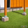 Two wooden posts are anchored to concrete blocks on a lawn, next to a house with orange siding. Anteprima dell’immagine prodotto