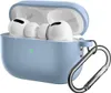 A light blue silicone case for Apple AirPods Pro 2, with the AirPods inside and a silver carabiner attached. Produktbild-Vorschau